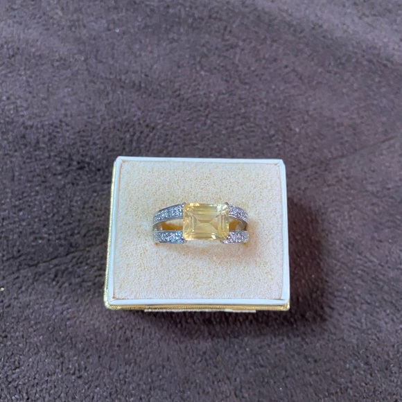 Ring - Picture 1 of 4